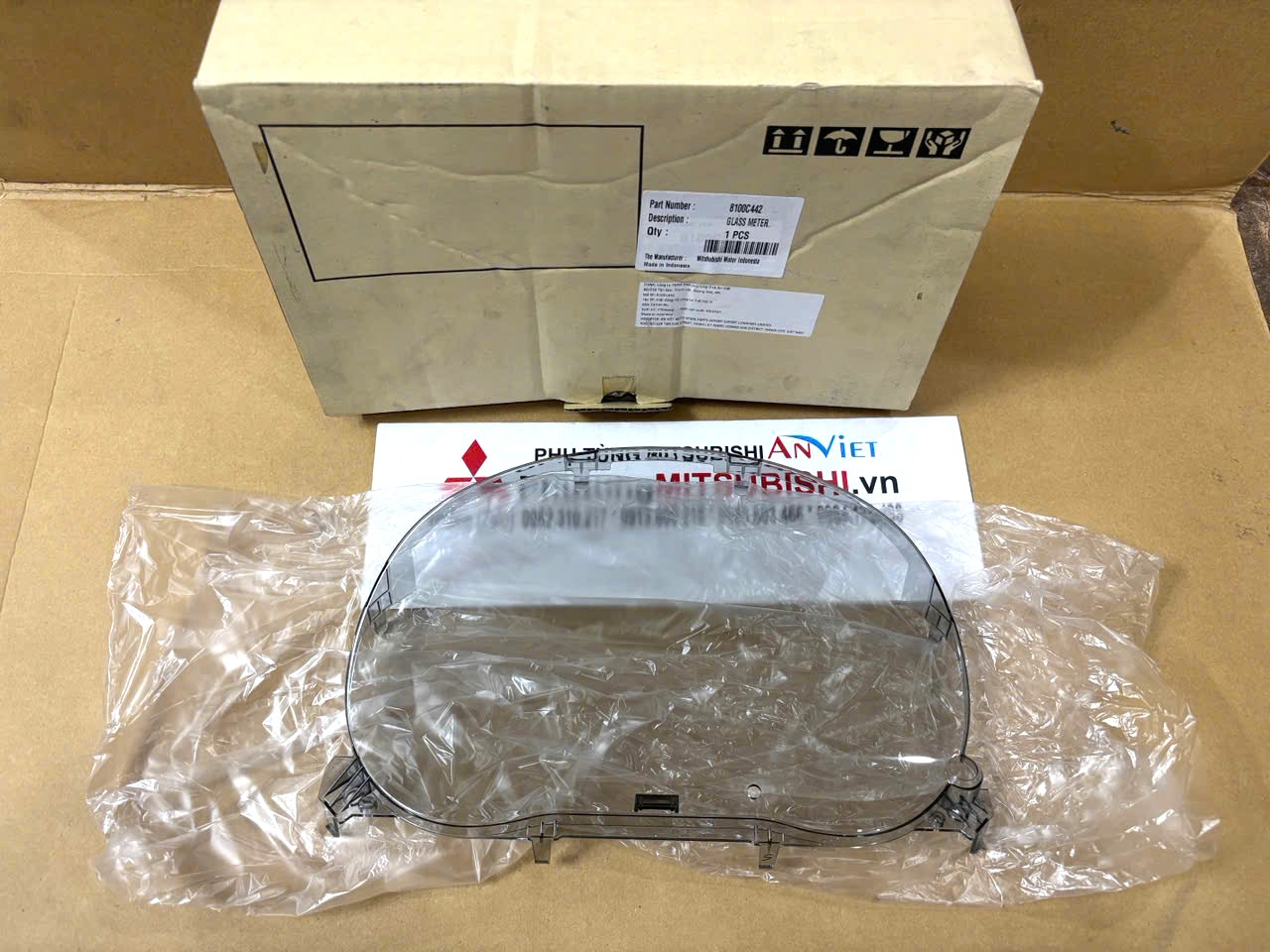 Mặt k&iacute;nh đồng hồ c&ocirc;ng tơ m&eacute;t xe Mitsubishi XForce