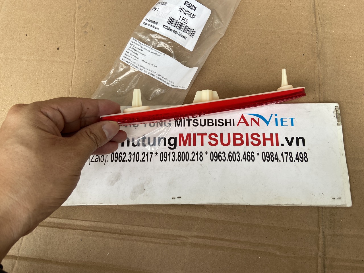 Đ&egrave;n phản quang, đ&egrave;n ba đờ sốc sau xe Mitsubishi Xforce