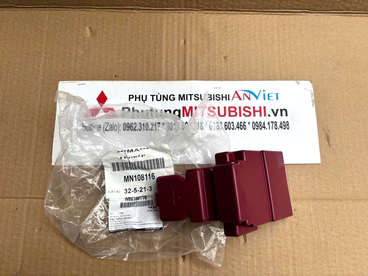 Nắp nhựa chụp che đầu cọc dương ắc quy Mitsubishi XForce