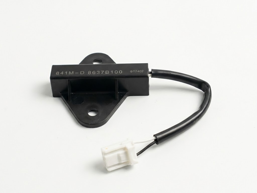 Ăng ten nhận tín hiệu chìa khóa trong xe, chỗ hông sau Mitsubishi XForce 8637B100