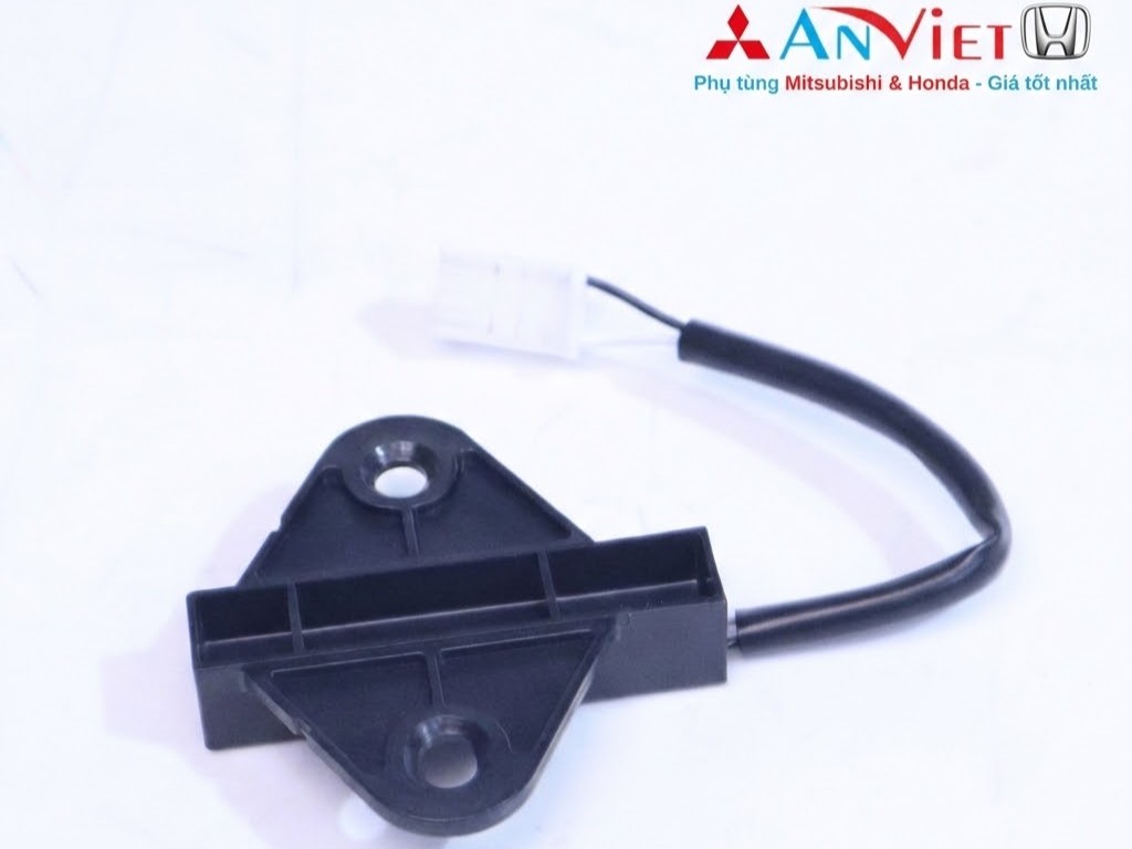 Ăng ten nhận tín hiệu chìa khóa trong xe, chỗ hông sau Mitsubishi XForce 8637B100