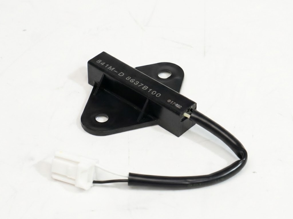 Ăng ten nhận tín hiệu chìa khóa trong xe, chỗ hông sau Mitsubishi XForce 8637B100