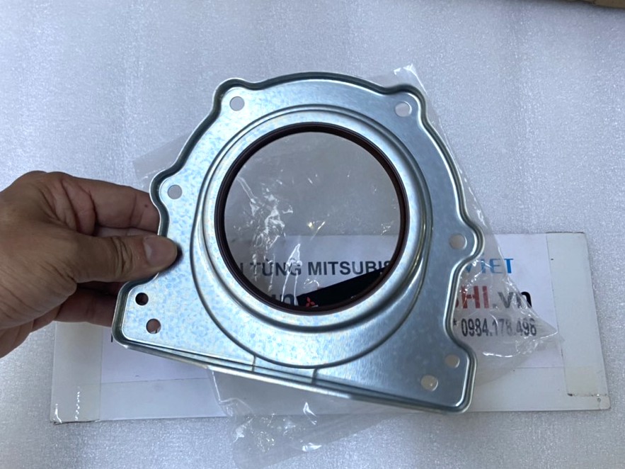 Phớt đuôi trục cơ Mitsubishi XForce 1052B328