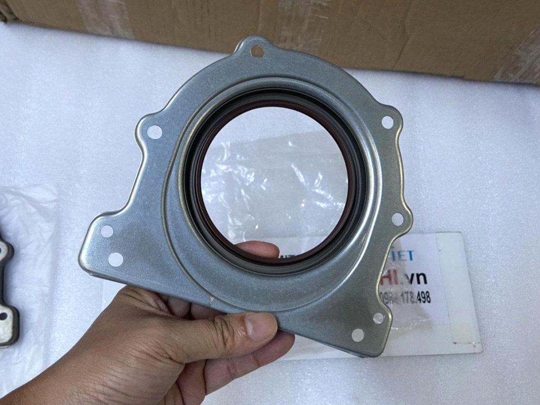 Phớt đuôi trục cơ Mitsubishi XForce 1052B328