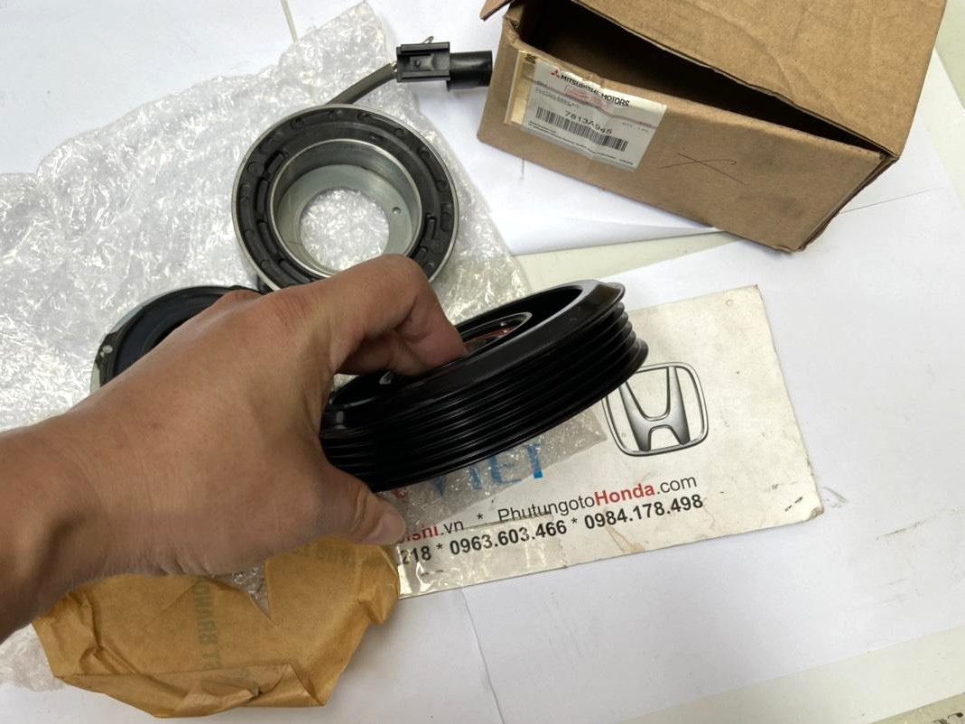 Puly đầu lốc điều hòa xe Mitsubishi XForce 7813A945