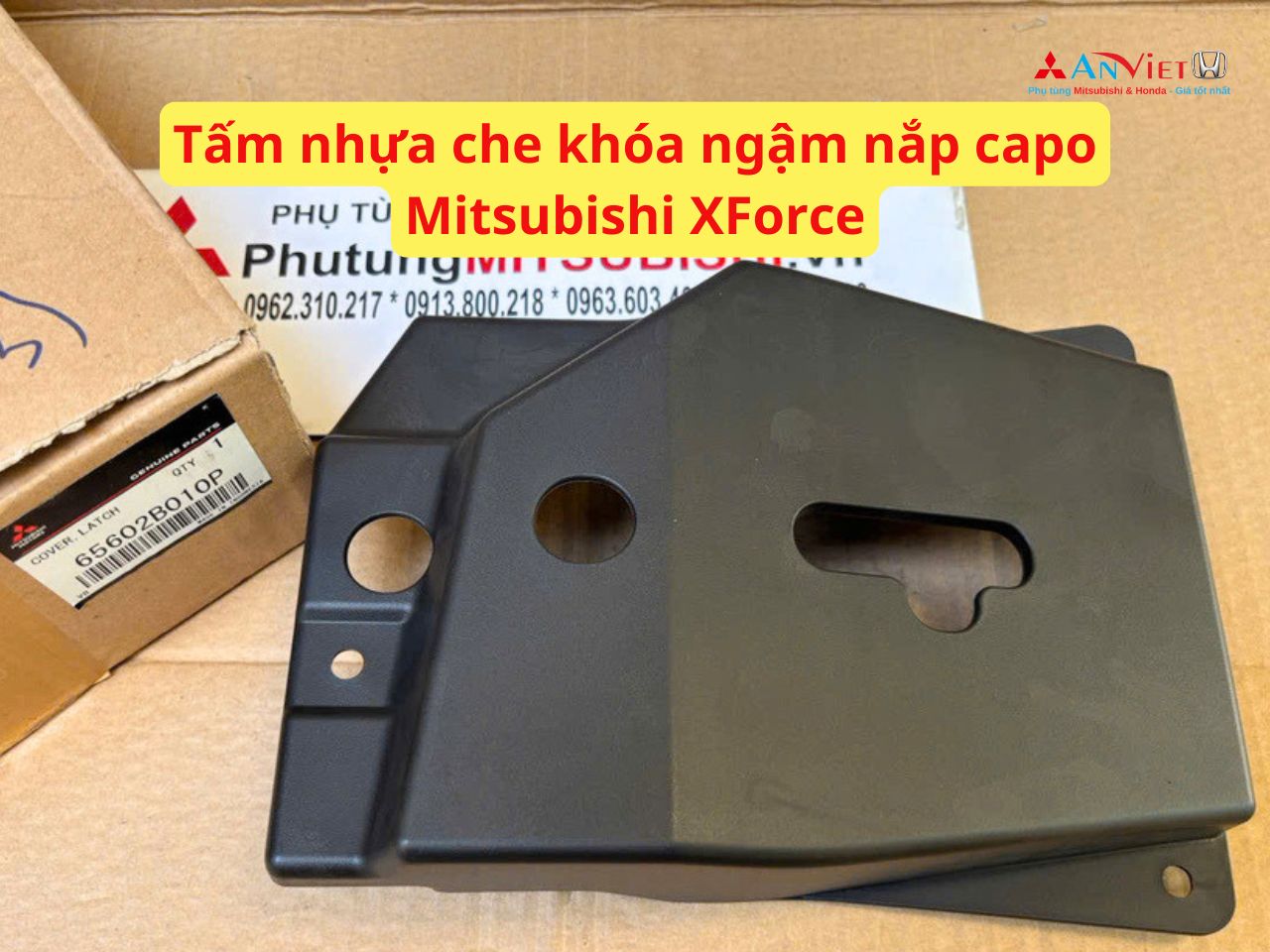 Tấm nhựa che khóa ngậm nắp capo Mitsubishi XForce 65602B010P