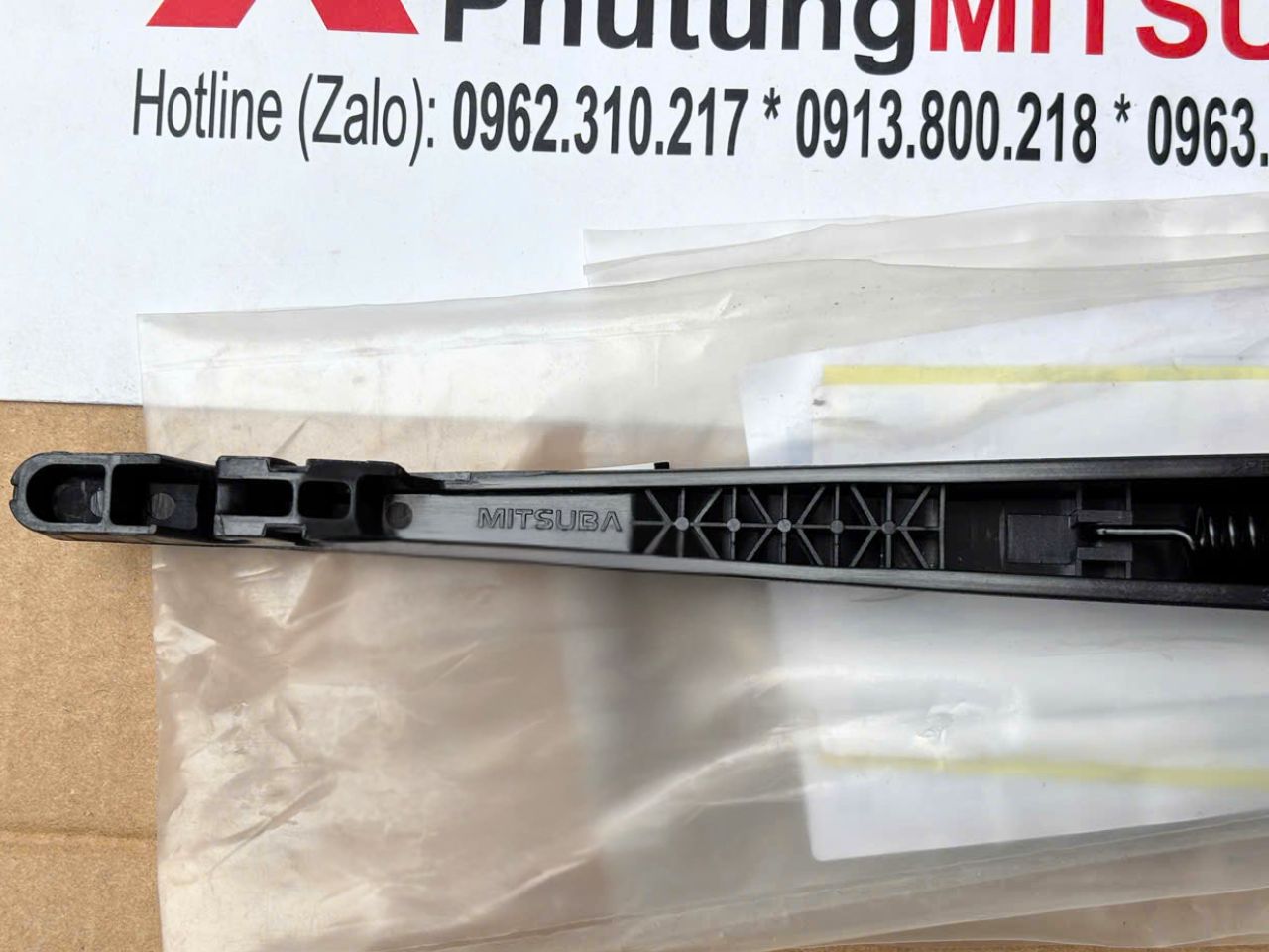 Tay gạt mưa sau Mitsubishi XForce