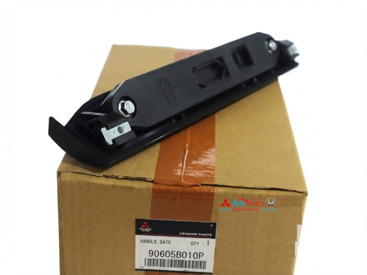 Tay mở ngo&agrave;i cửa hậu, cốp sau Mitsubishi XForce (c&oacute; n&uacute;t bấm c&ocirc;ng tắc mở cốp) 90605B010P