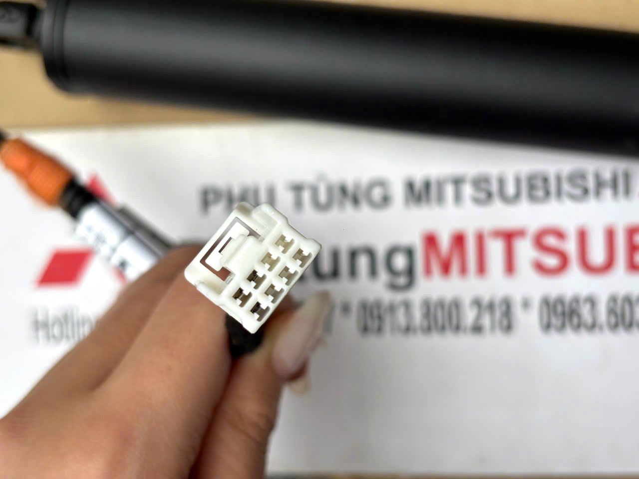 Ty chống cốp điện, mô tơ điện lên xuống cửa hậu cốp sau Mitsubishi XForce 90560B010P 90561B010P