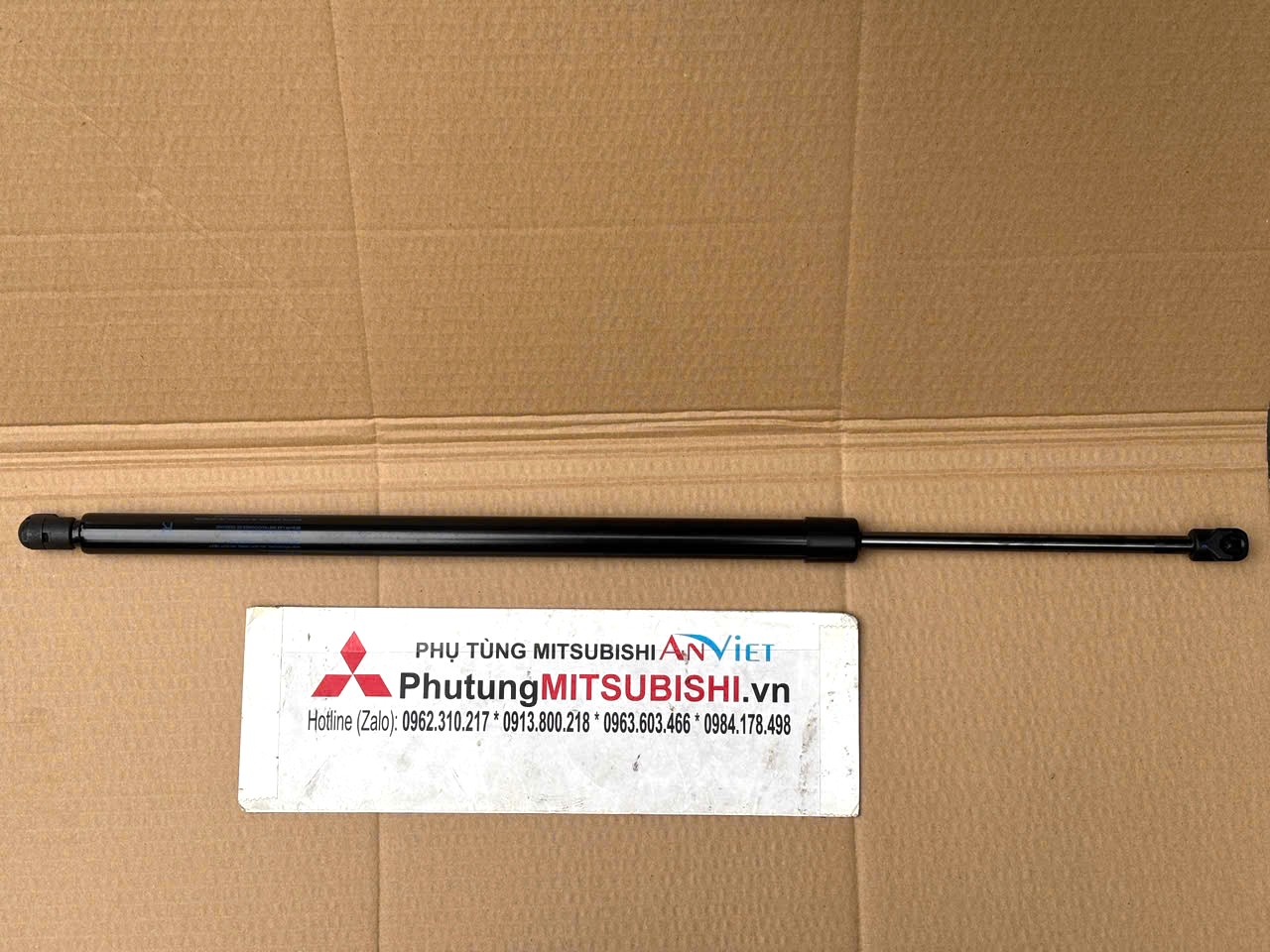 Ty chống cửa hậu, cốp sau xe Mitsubishi XForce 90460B000P 90461B000P
