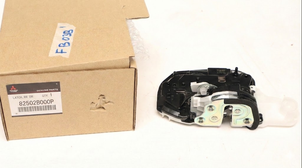 Ổ khóa ngậm cửa sau Mitsubishi XForce 82503B000P 82502B000P