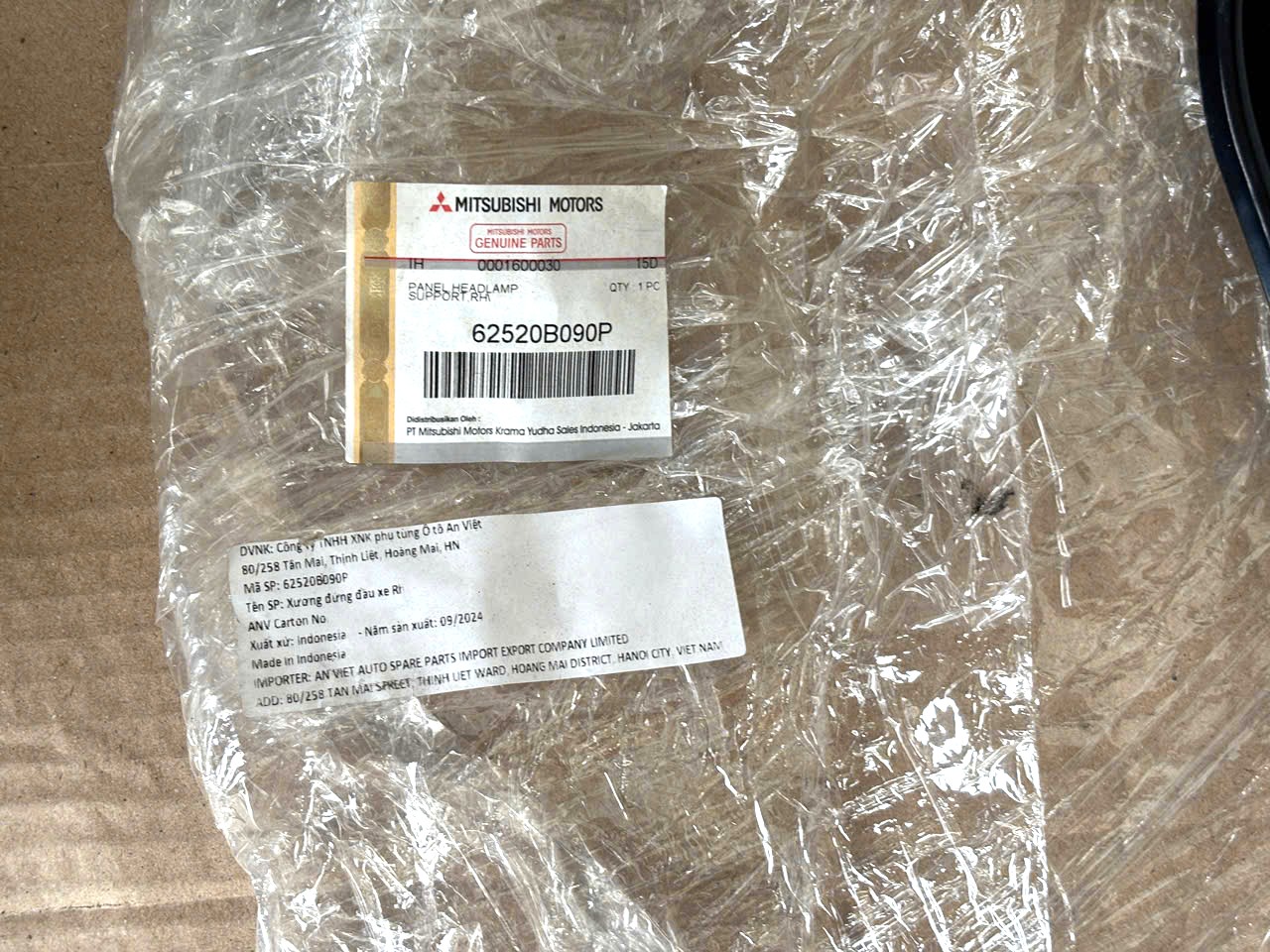 Xương đứng đầu xe Mitsubishi XForce 62520B090P 62521B050P