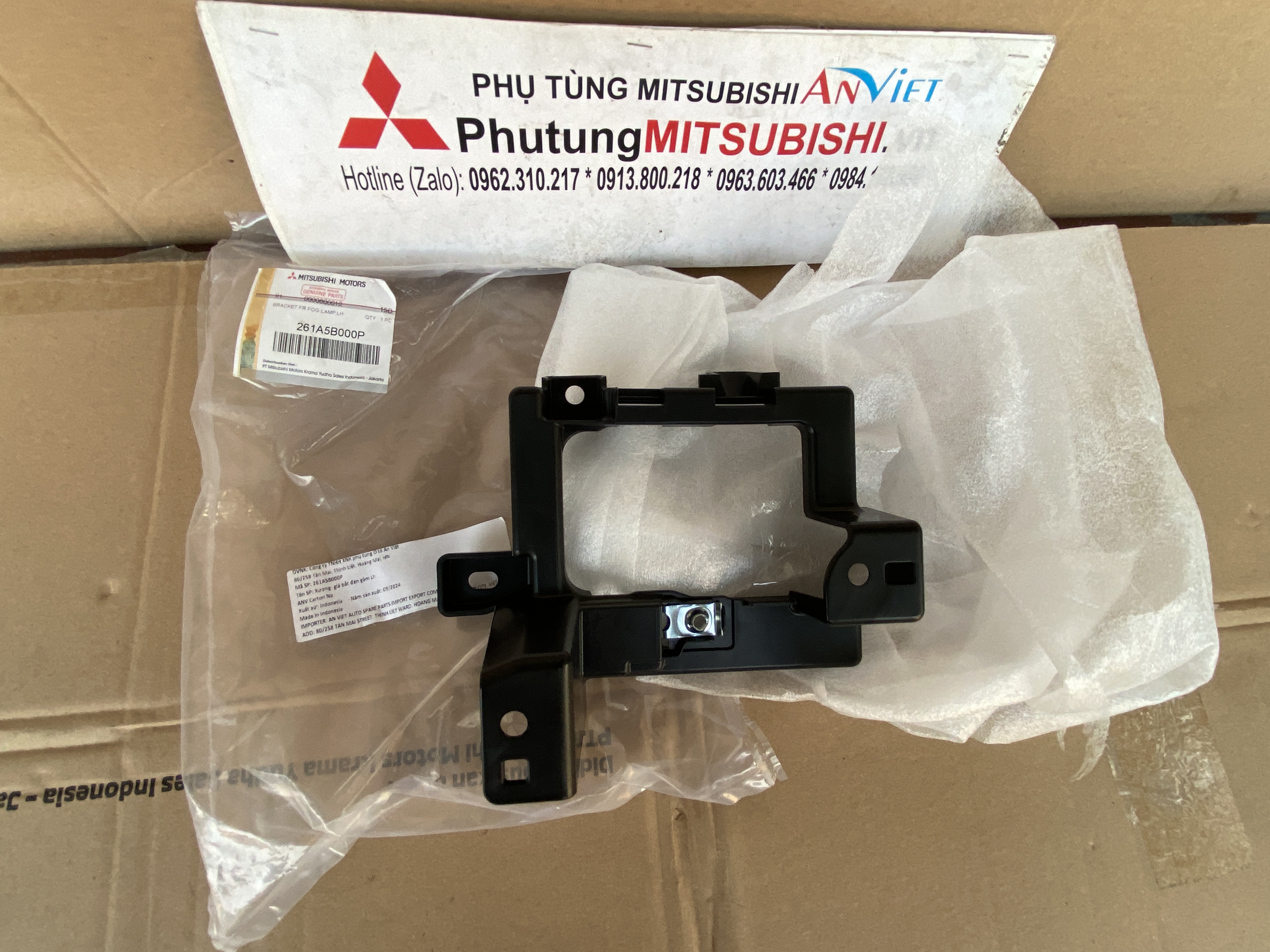 Giá Bắt Đèn Gầm, Đèn Sương Mù xe Mitsubishi Xforce
