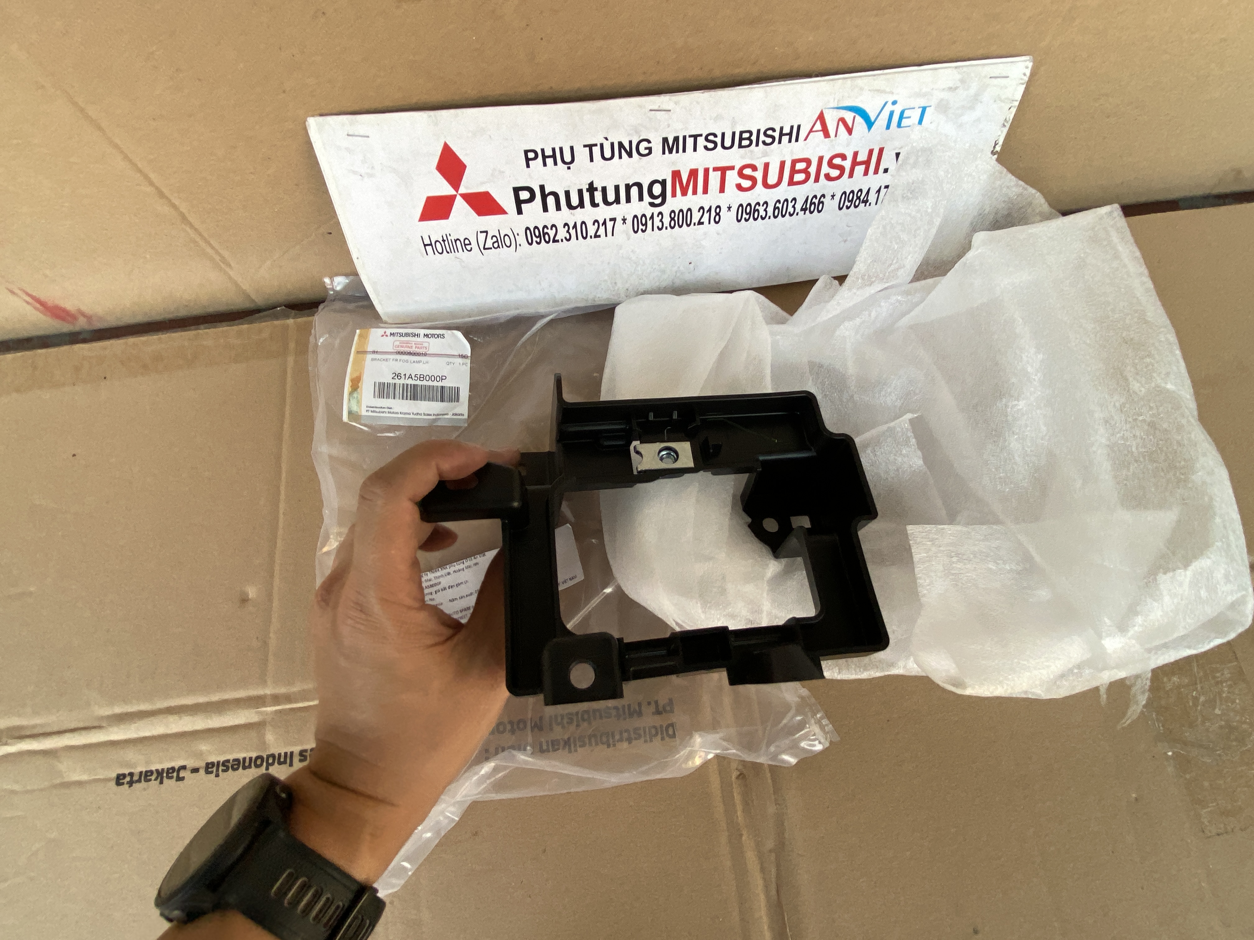 Giá Bắt Đèn Gầm, Đèn Sương Mù xe Mitsubishi Xforce