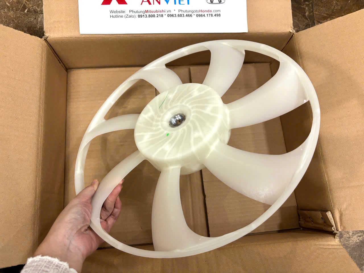 Cánh quạt két nước xe Mitsubishi Xforce