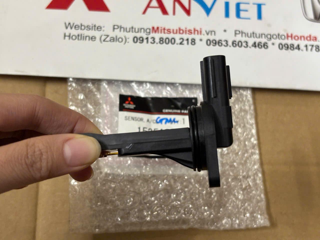 Cảm biến lưu lượng, Cảm biến nhiệt độ khí nạp xe Mitsubishi Xforce