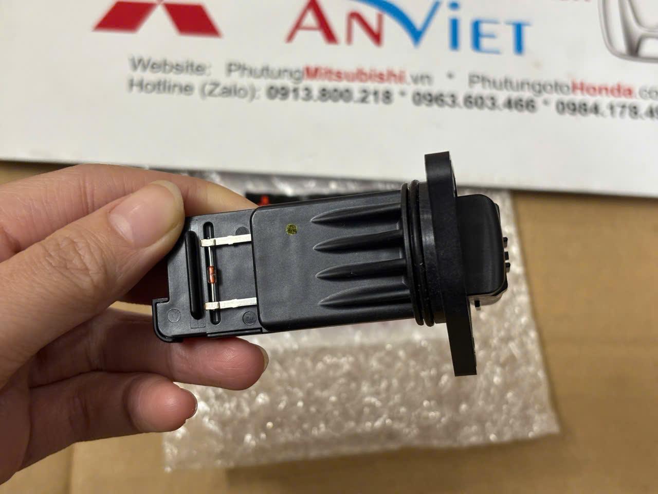 Cảm biến lưu lượng, Cảm biến nhiệt độ khí nạp xe Mitsubishi Xforce