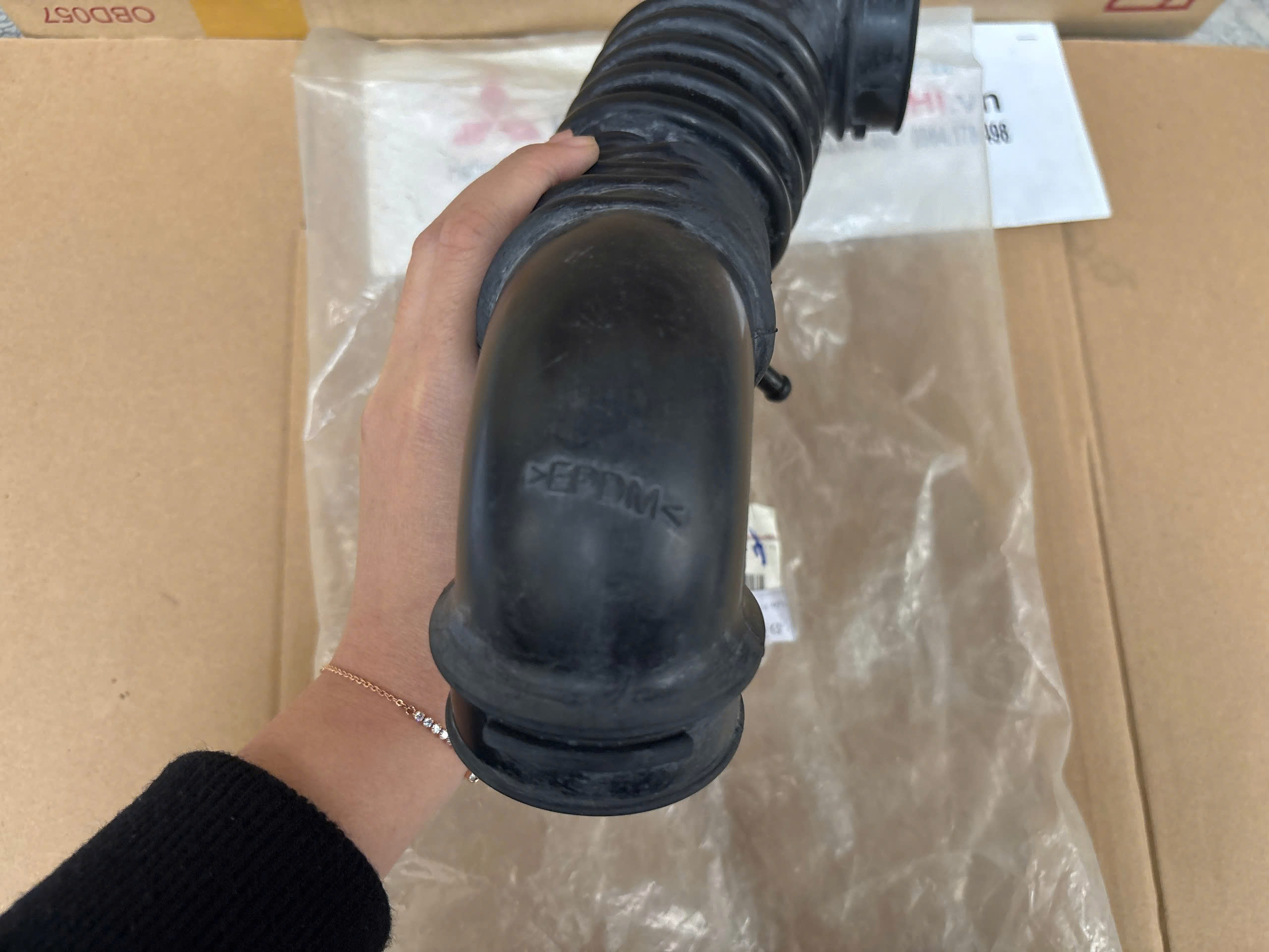 Cổ hút gió mềm xe Mitsubishi Xforce