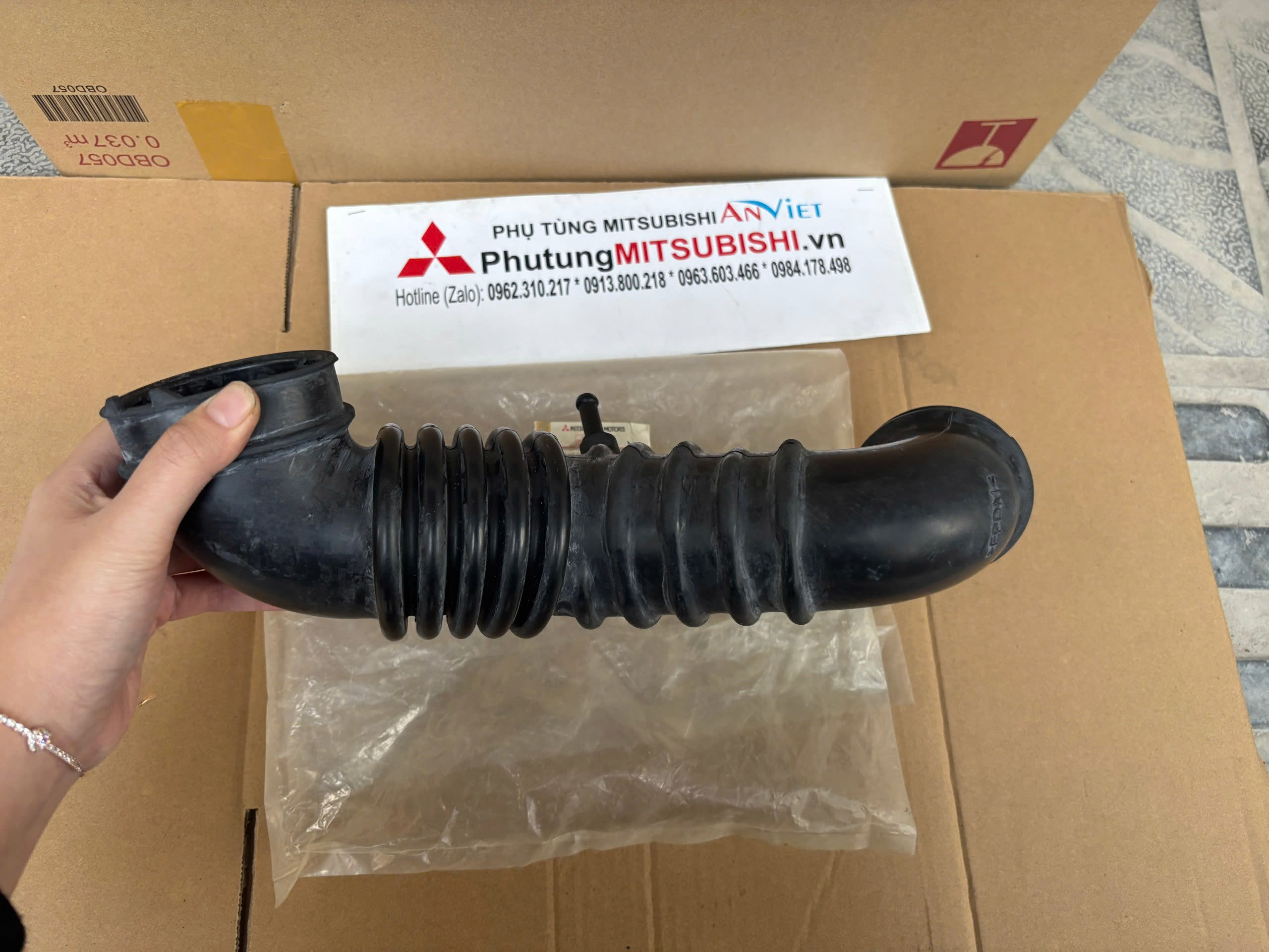 Cổ hút gió mềm xe Mitsubishi Xforce