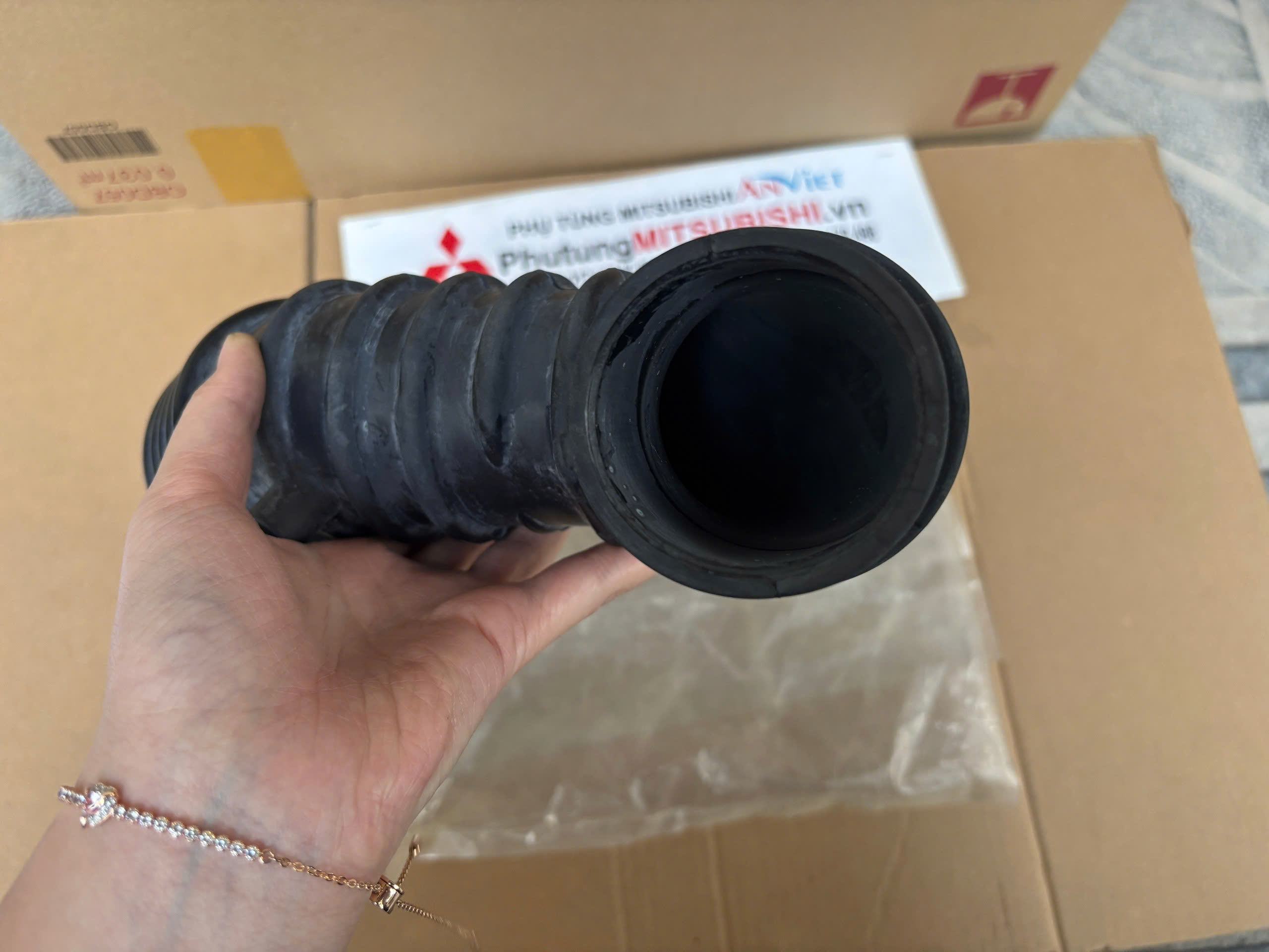 Cổ hút gió mềm xe Mitsubishi Xforce