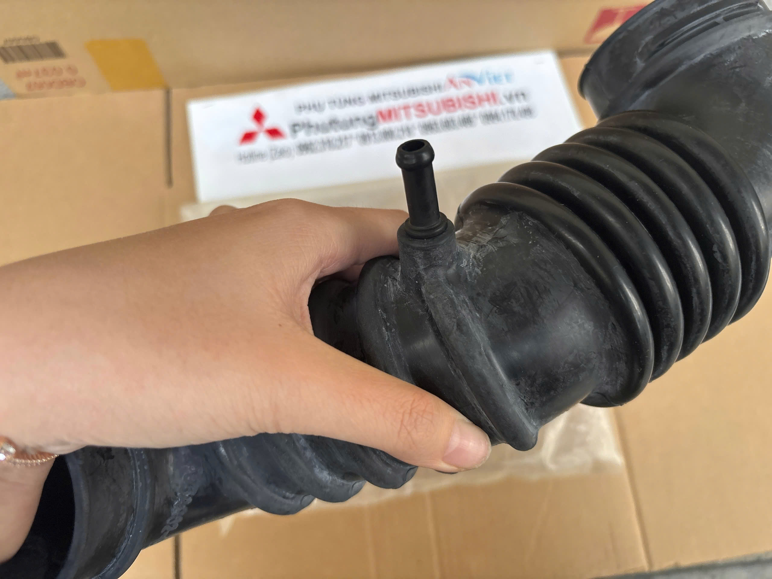 Cổ hút gió mềm xe Mitsubishi Xforce