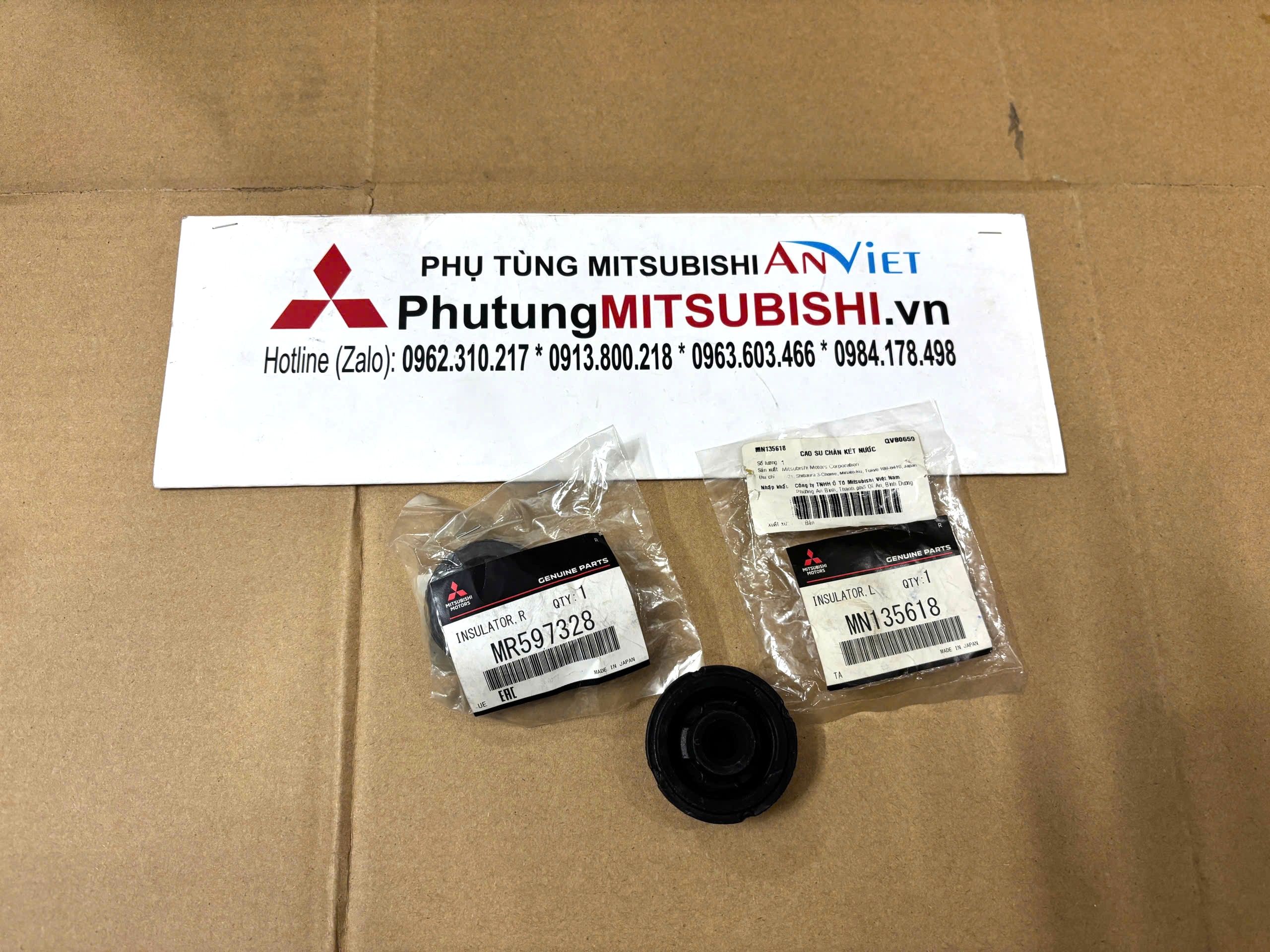 Cao su chân két nước Mitsubishi Xforce