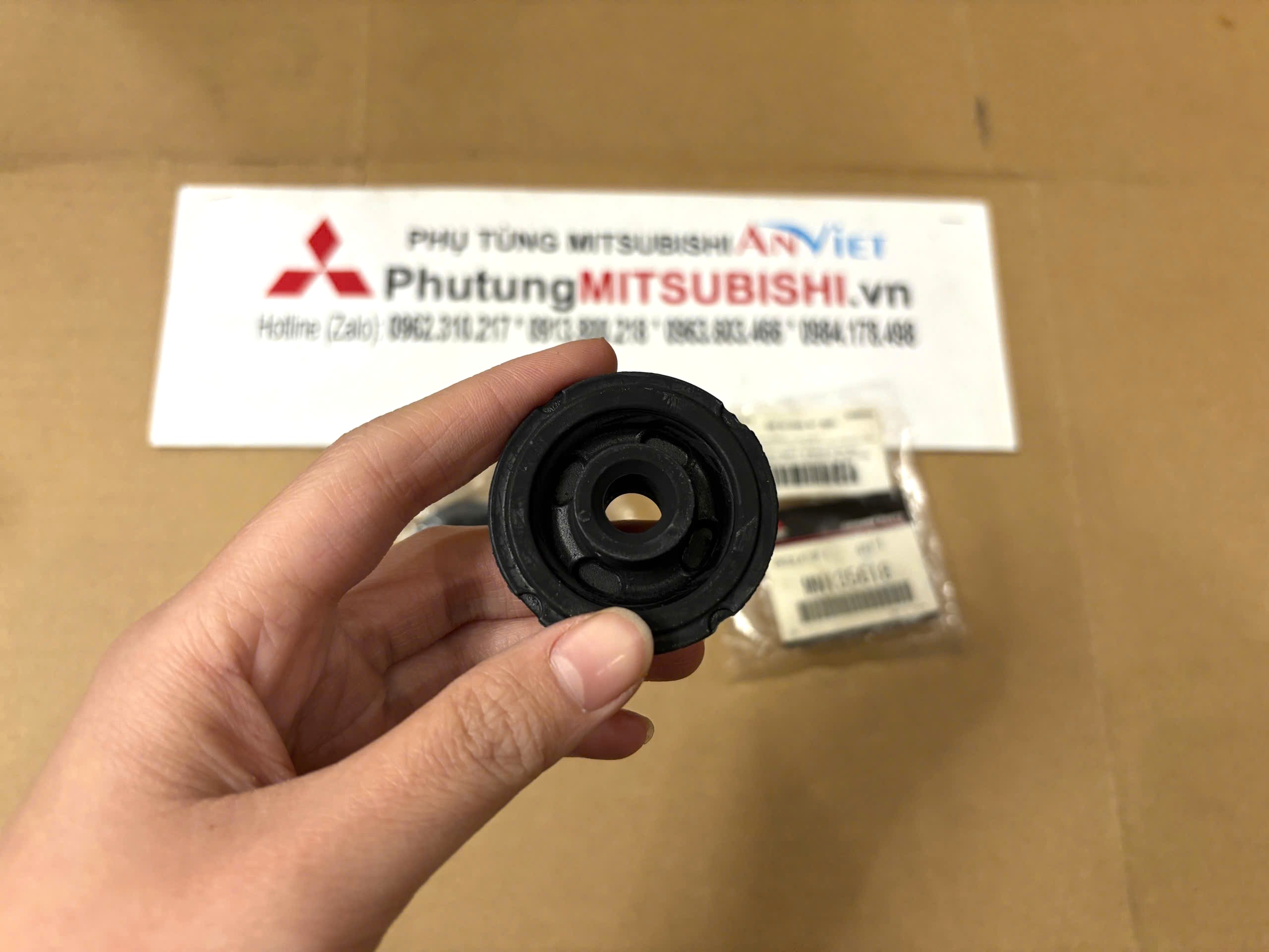 Cao su chân két nước Mitsubishi Xforce