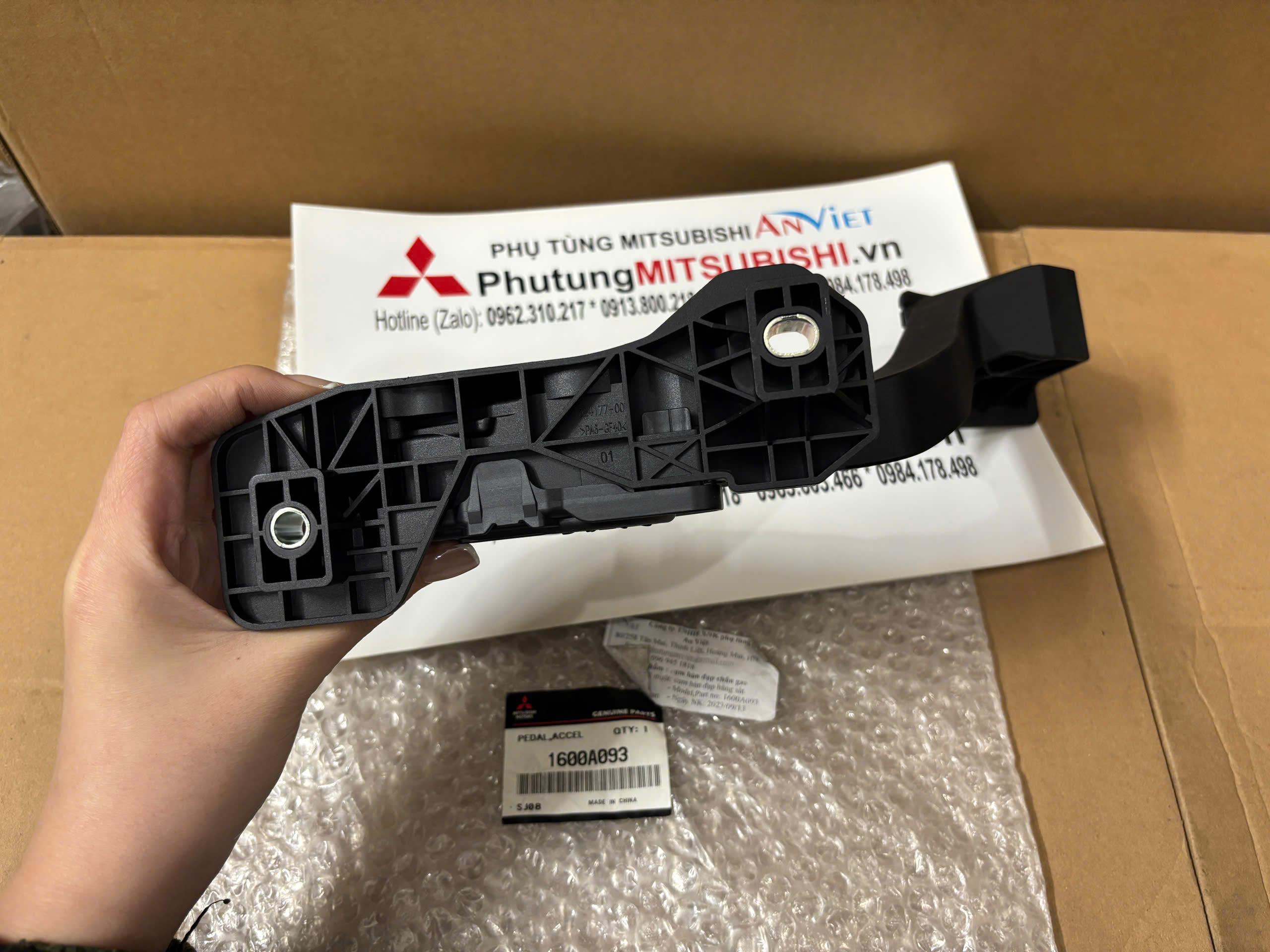 Chân đạp ga xe Mitsubishi Xforce