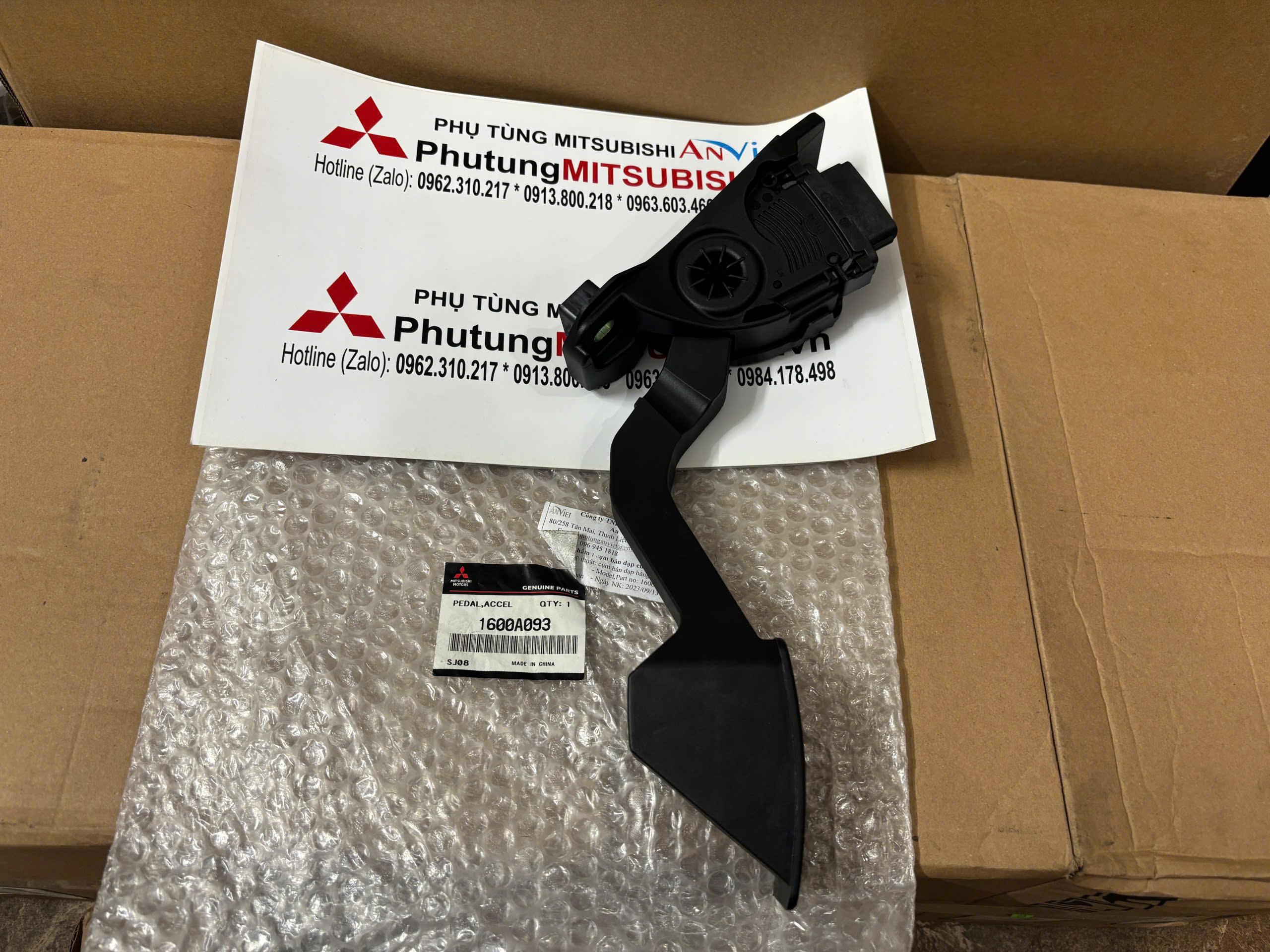 Chân đạp ga xe Mitsubishi Xforce