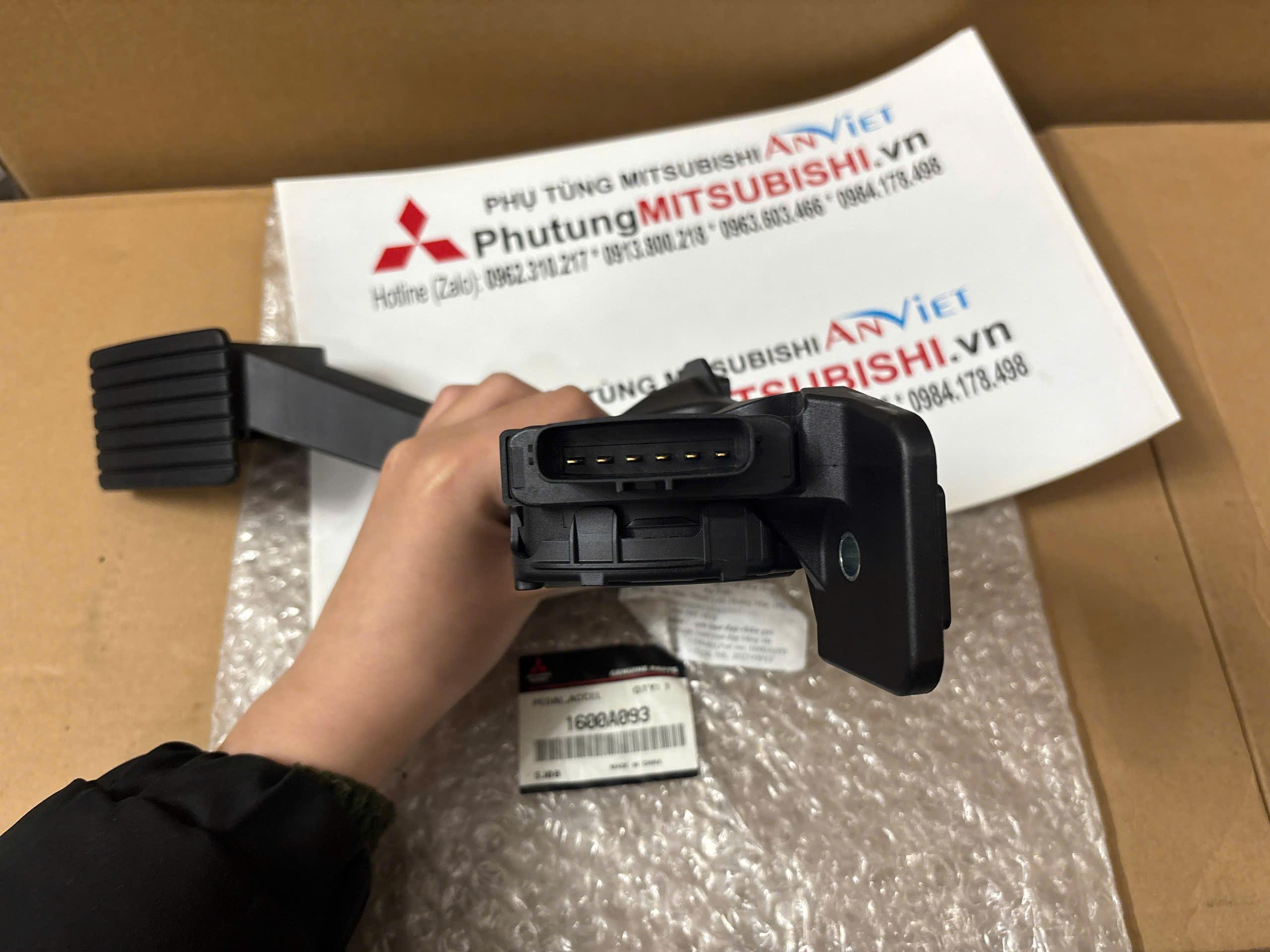 Chân đạp ga xe Mitsubishi Xforce