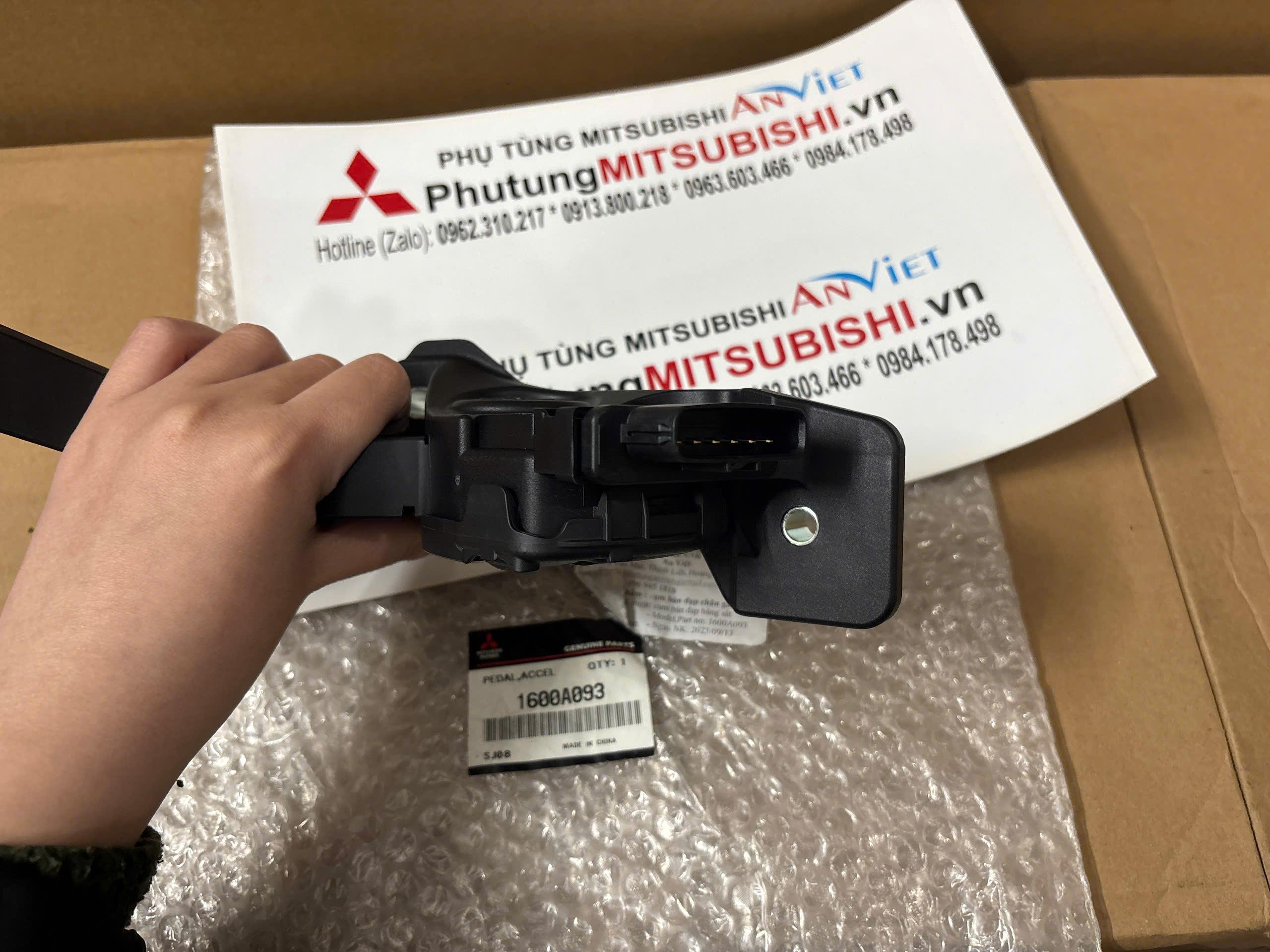 Chân đạp ga xe Mitsubishi Xforce