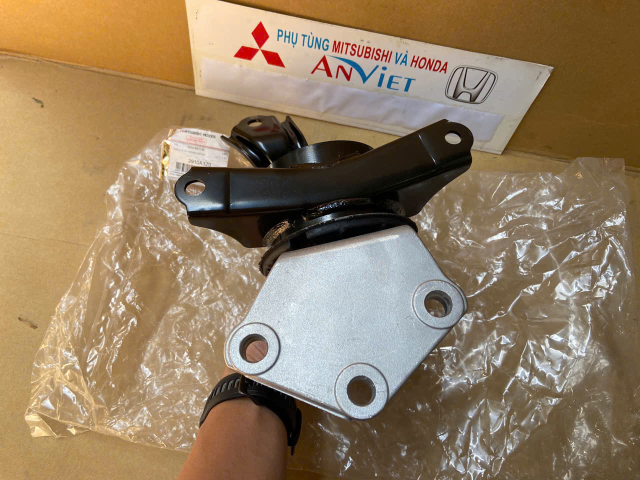 Chân Hộp Số, Chân Máy bên Lái xe Mitsubishi Xforce