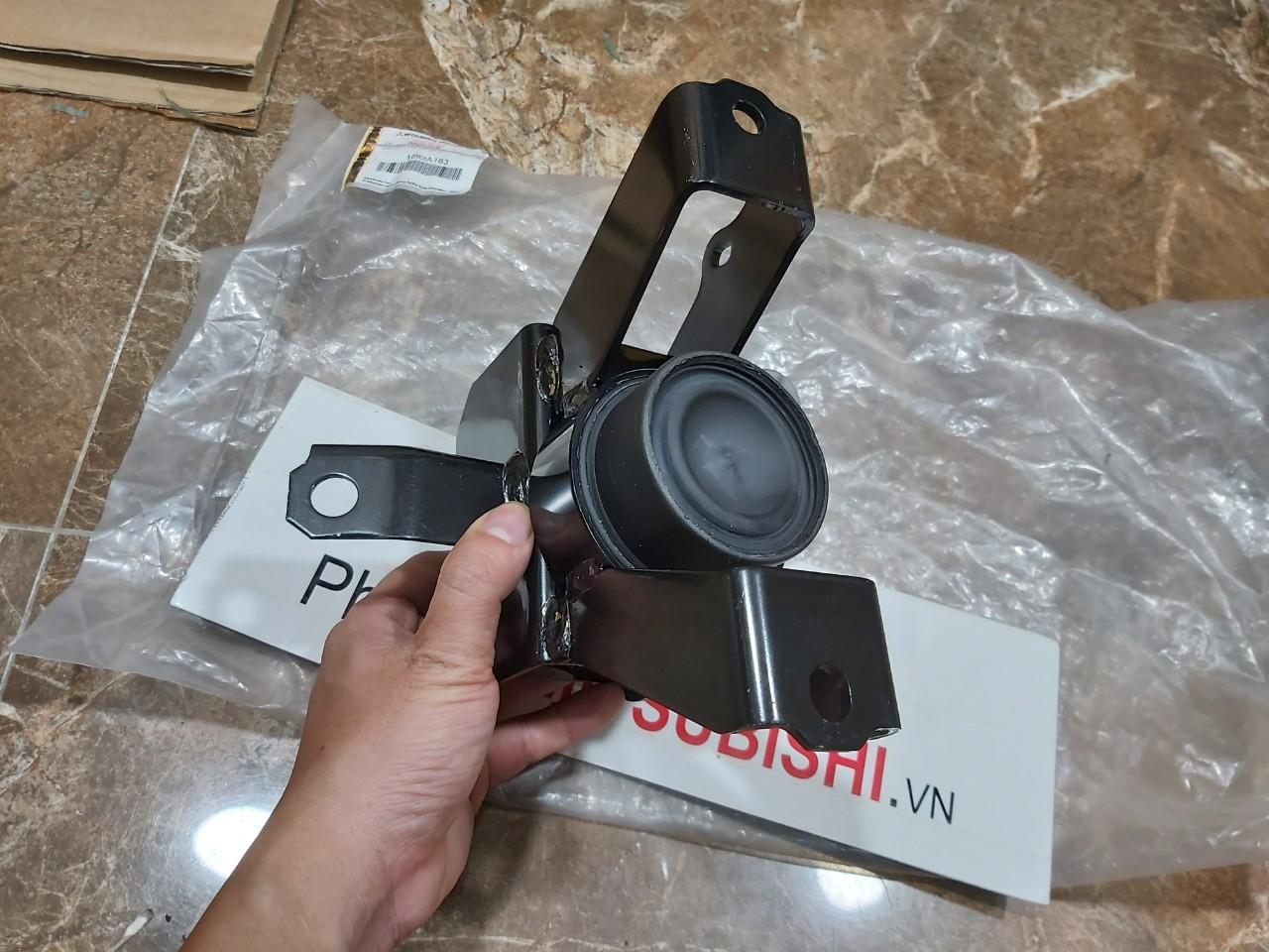 Chân Máy Bên Phụ xe Mitsubishi Xforce