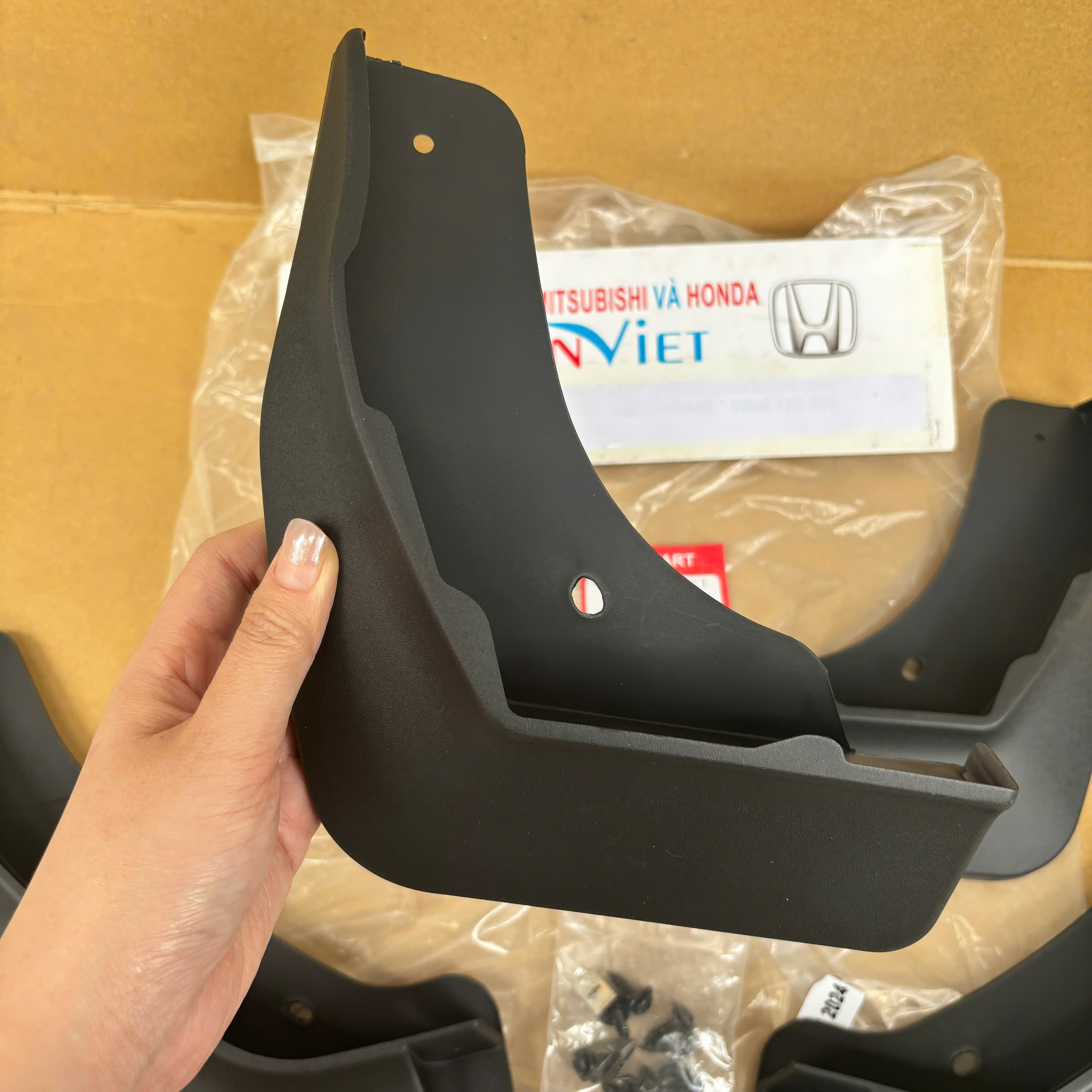 Chắn bùn xe Mitsubishi Xforce (Kèm Đủ bộ ốc vít)