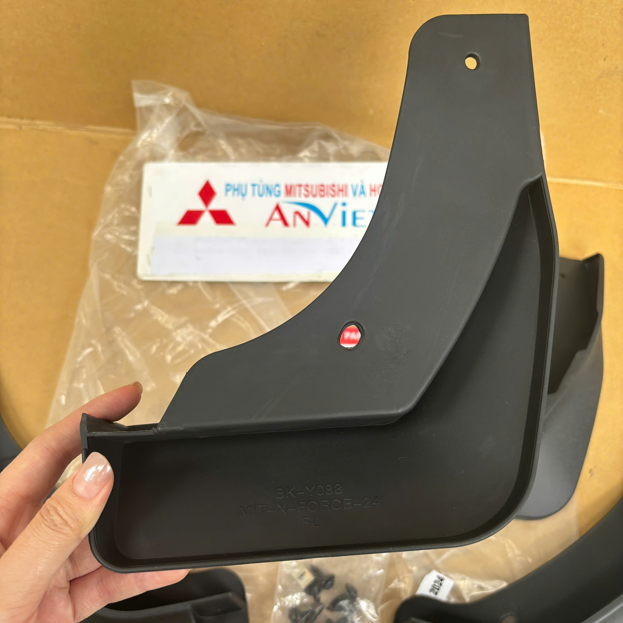 Chắn bùn xe Mitsubishi Xforce (Kèm Đủ bộ ốc vít)