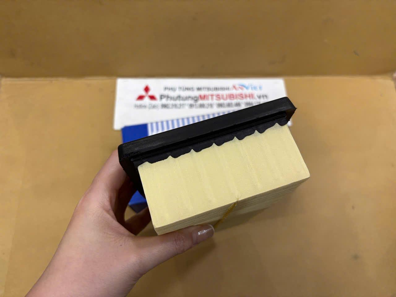 Lọc gió động cơ xe Mitsubishi Xforce