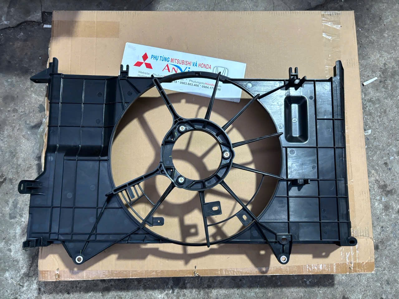 Lồng quạt két nước xe Mitsubishi Xforce