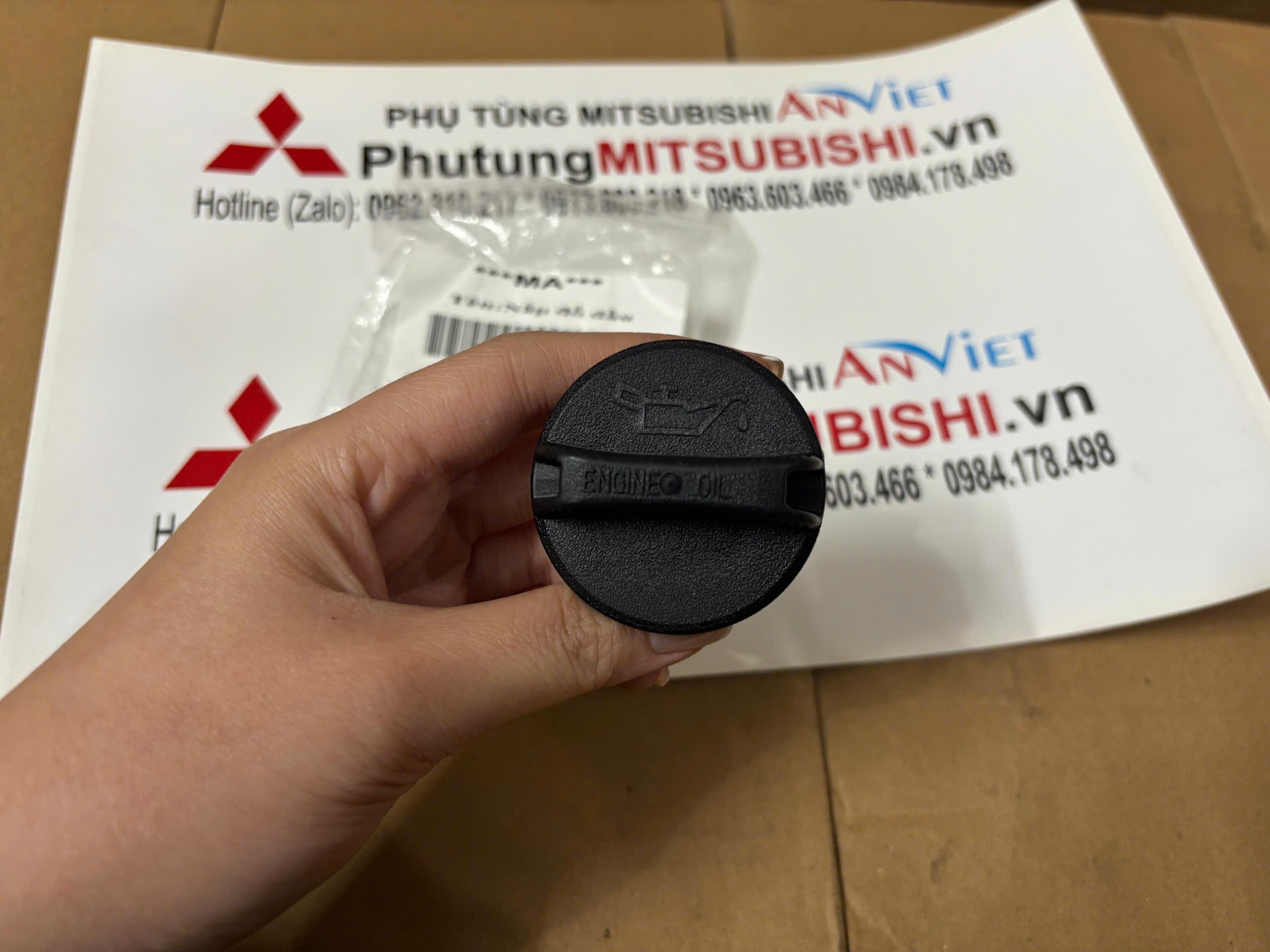 Nắp đổ dầu, nhớt động cơ xe Mitsubishi Xforce