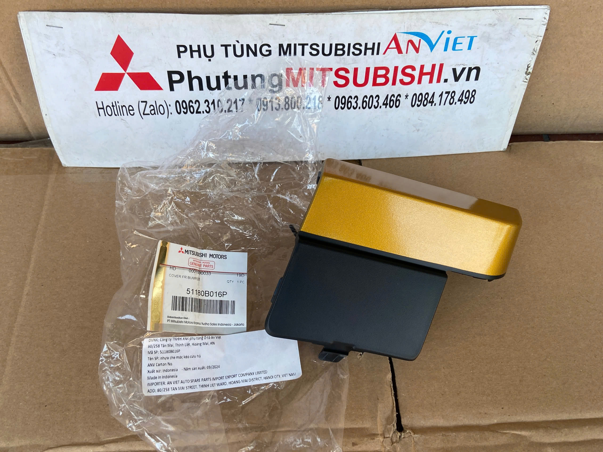 Nắp che móc cứu hộ xe Mitsubishi Xforce 