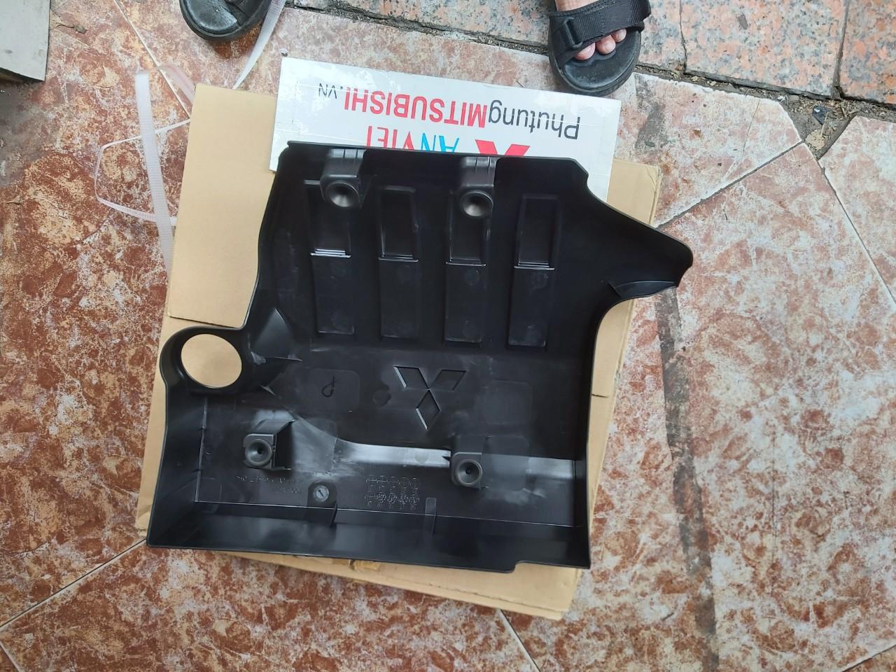 Nắp che mặt máy, nắp che động cơ xe Mitsubishi Xforce