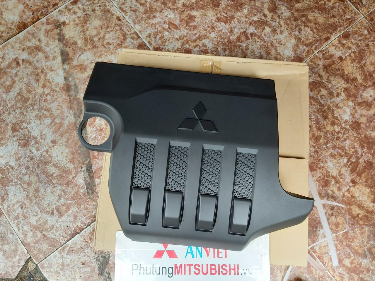 Nắp che mặt máy, nắp che động cơ xe Mitsubishi Xforce