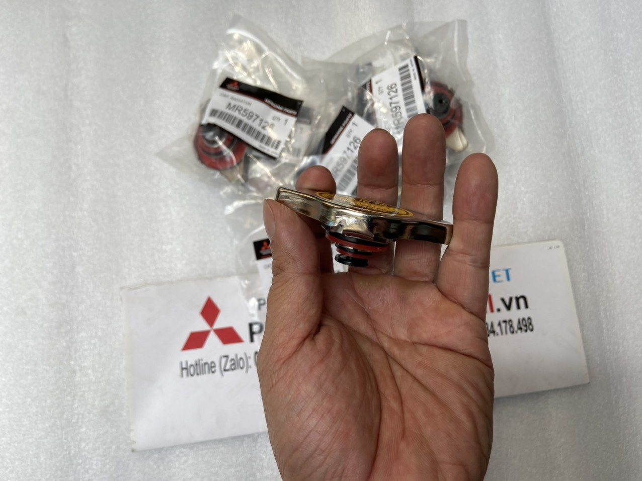 Nắp két nước xe Mitsubishi Xforce