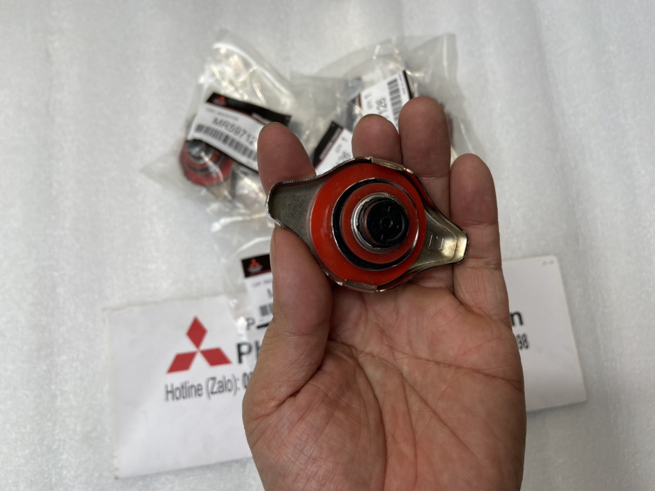 Nắp két nước xe Mitsubishi Xforce