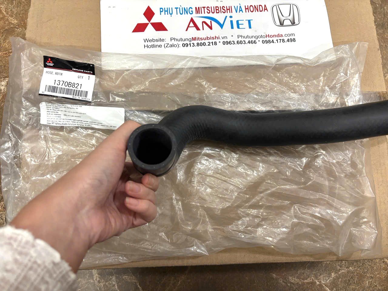 Ống cao su vào két nước dưới xe Mitsubishi Xforce