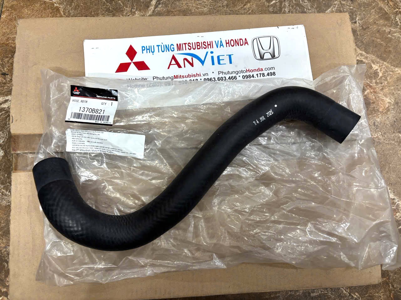 Ống cao su vào két nước dưới xe Mitsubishi Xforce