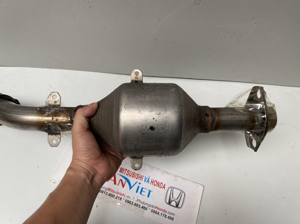 Ống xả trước, Bầu chuyển đổi khí xả xe Mitsubishi Xforce