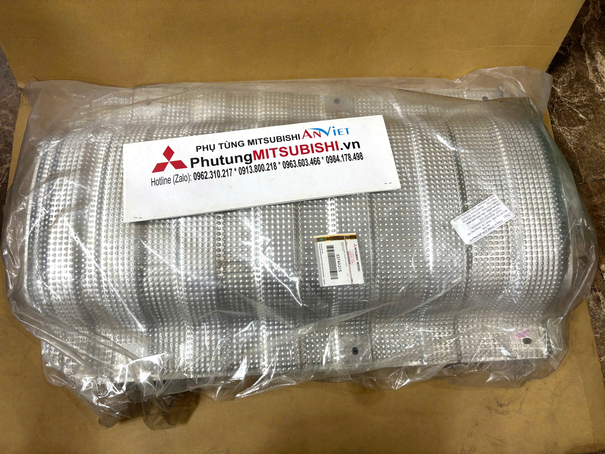 Tấm chắn nhiệt ống xả sàn xe Mitsubishi Xforce