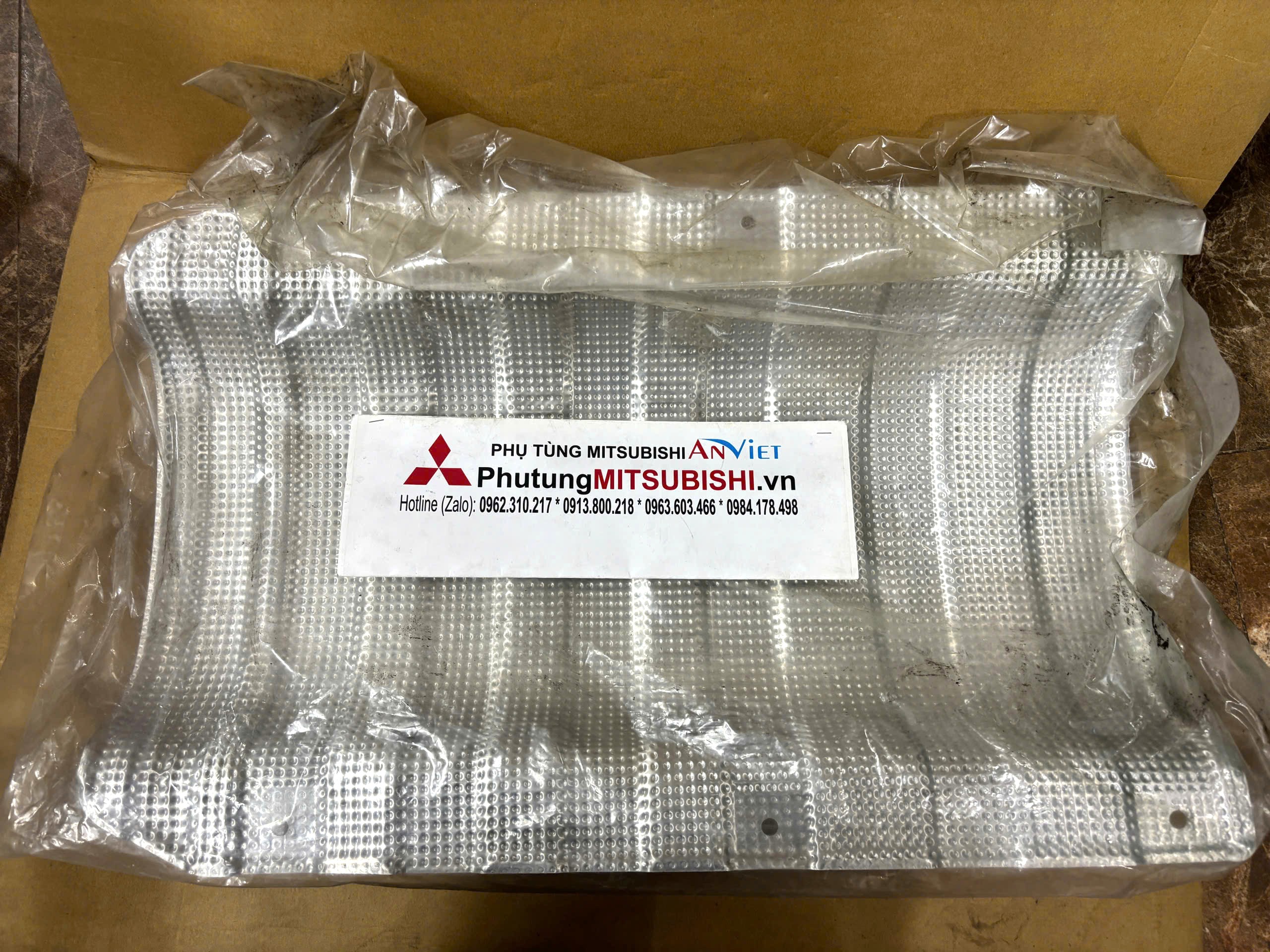 Tấm chắn nhiệt ống xả sàn xe Mitsubishi Xforce