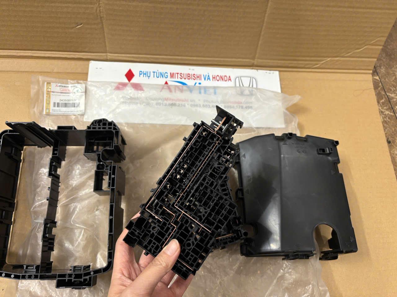 Thân hộp cầu chì khoang động cơ xe Mitsubishi Xforce