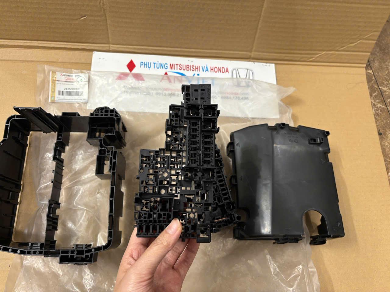 Thân hộp cầu chì khoang động cơ xe Mitsubishi Xforce